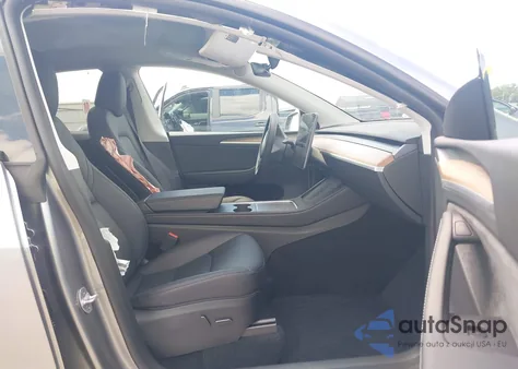 2025 Tesla Model Y Long Range Dual Motor All-Wheel Drive z USA, uszkodzony, nr VIN 7SAYGDED7SA357679